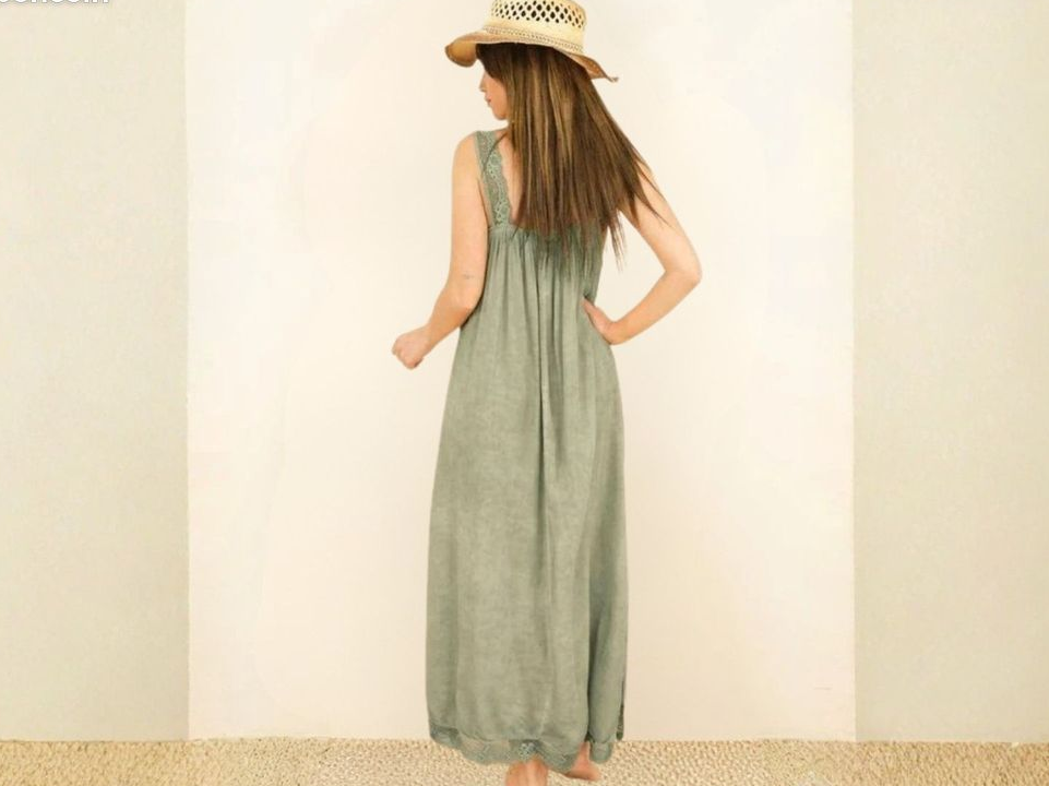 Robe longue bohème vert sauge – Détails dentelle – Taille unique