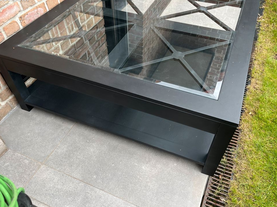 Table de salon en teck repeinte