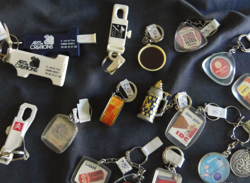 Porte Clés Vintage – ± 25 Pièces - Toutes Marques - Lot N° 4
